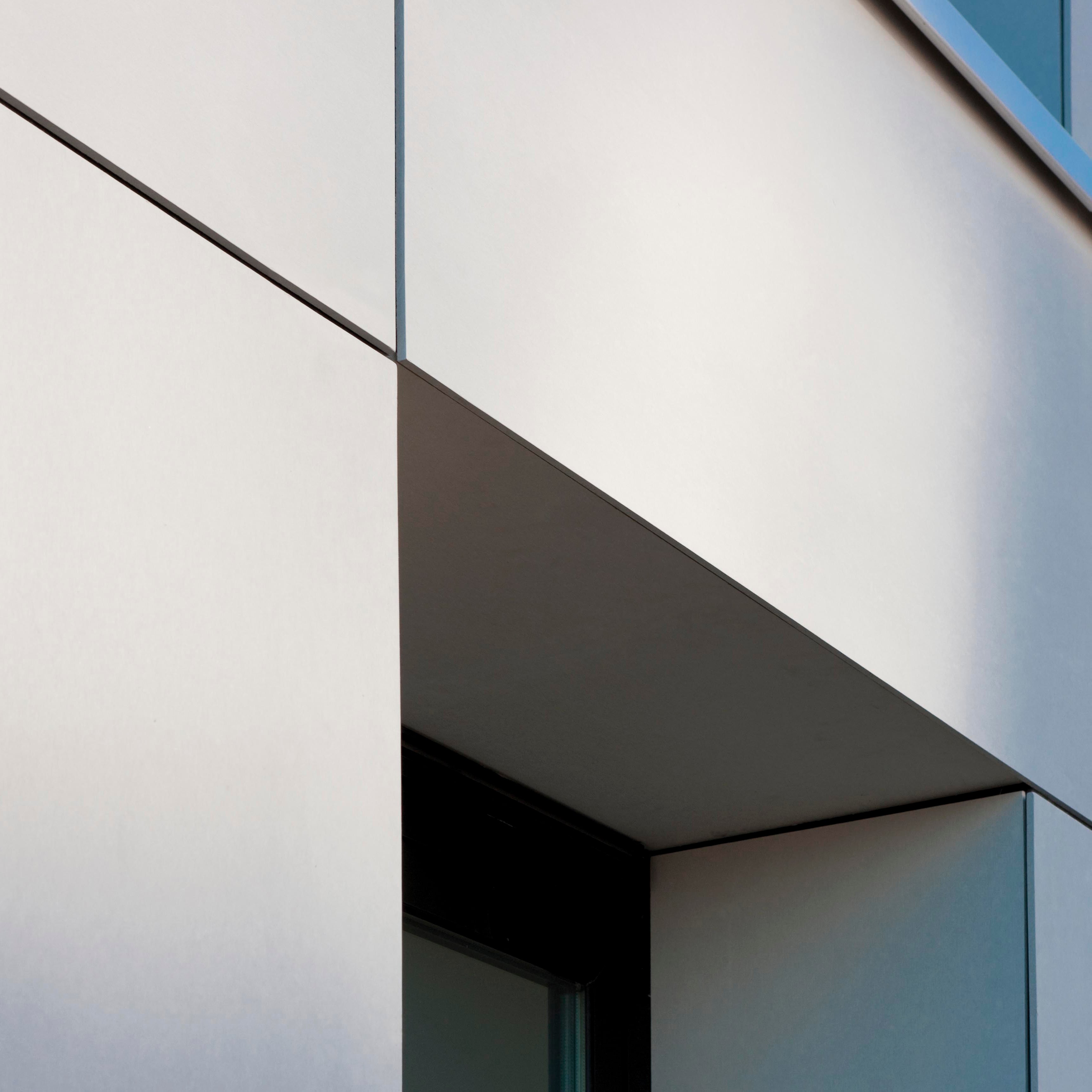 EQUITONE Banner